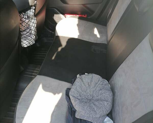 Білий Рено Дастер, об'ємом двигуна 1.6 л та пробігом 35 тис. км за 16000 $, фото 11 на Automoto.ua