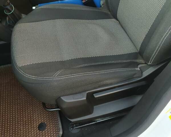 Белый Рено Дастер, объемом двигателя 1.6 л и пробегом 155 тыс. км за 13300 $, фото 7 на Automoto.ua