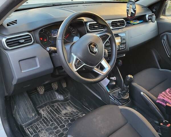 Белый Рено Дастер, объемом двигателя 1.6 л и пробегом 67 тыс. км за 16000 $, фото 4 на Automoto.ua