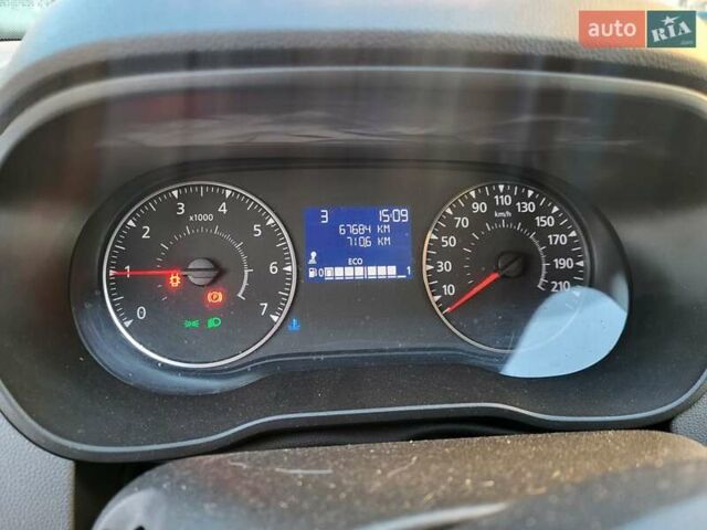 Белый Рено Дастер, объемом двигателя 1.6 л и пробегом 67 тыс. км за 16000 $, фото 5 на Automoto.ua