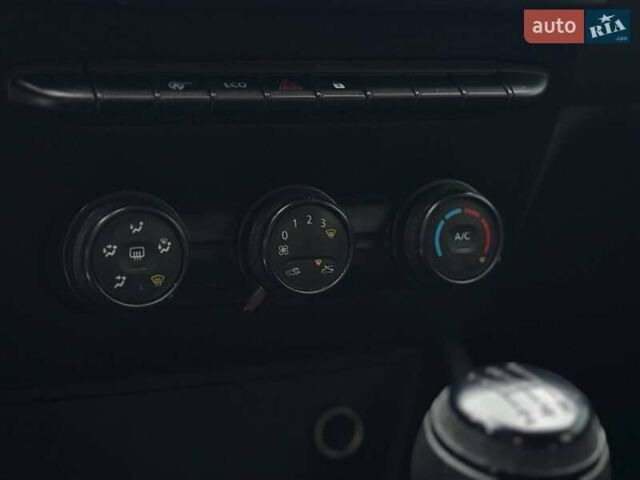 Білий Рено Дастер, об'ємом двигуна 1.6 л та пробігом 220 тис. км за 12500 $, фото 12 на Automoto.ua