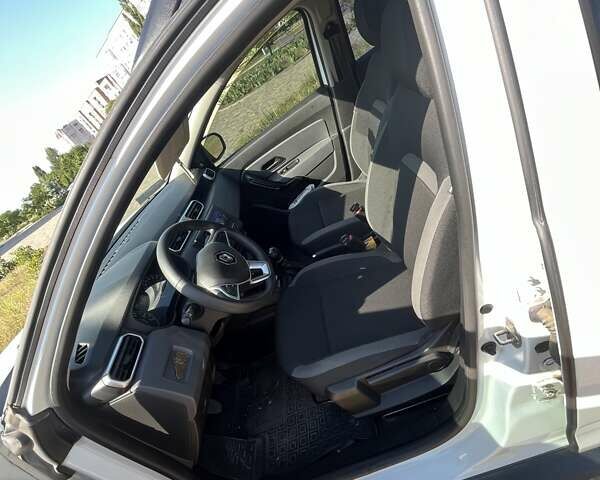 Белый Рено Дастер, объемом двигателя 1.6 л и пробегом 135 тыс. км за 13000 $, фото 5 на Automoto.ua