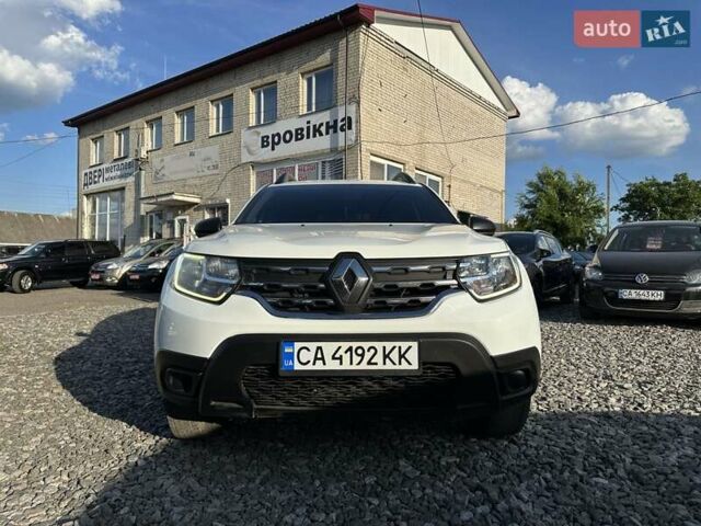 Белый Рено Дастер, объемом двигателя 1.6 л и пробегом 108 тыс. км за 12900 $, фото 3 на Automoto.ua