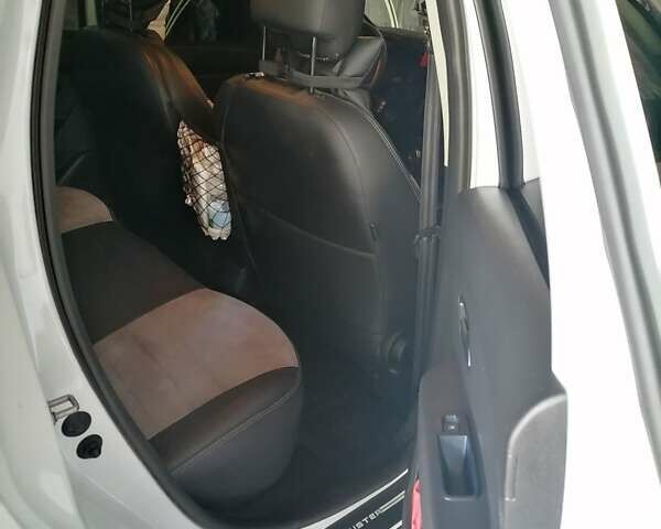 Білий Рено Дастер, об'ємом двигуна 1.6 л та пробігом 35 тис. км за 16000 $, фото 15 на Automoto.ua