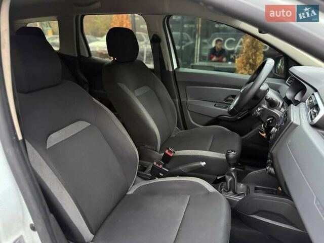 Білий Рено Дастер, об'ємом двигуна 1.6 л та пробігом 220 тис. км за 12500 $, фото 13 на Automoto.ua