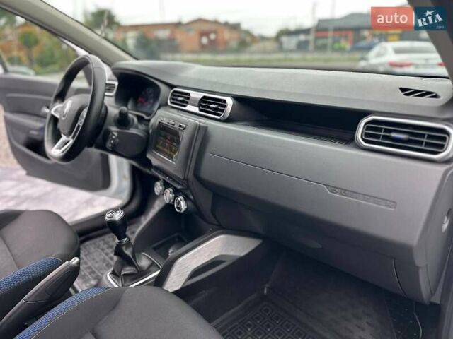 Білий Рено Дастер, об'ємом двигуна 1.6 л та пробігом 30 тис. км за 16300 $, фото 48 на Automoto.ua