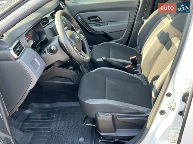 Рено Дастер 2020 в Киеве на Automoto.ua Белый Рено Дастер, объемом двигателя 1.5 л и пробегом 161 тыс. км за 15728 $, фото 10 на Automoto.ua