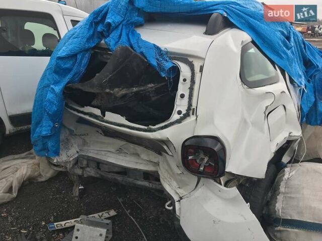 Белый Рено Дастер, объемом двигателя 1.5 л и пробегом 175 тыс. км за 3500 $, фото 3 на Automoto.ua