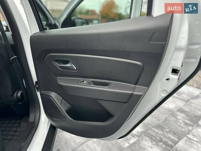 Білий Рено Дастер, об'ємом двигуна 1.6 л та пробігом 30 тис. км за 16300 $, фото 51 на Automoto.ua