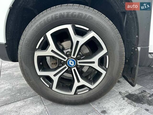 Білий Рено Дастер, об'ємом двигуна 1.6 л та пробігом 30 тис. км за 16300 $, фото 64 на Automoto.ua