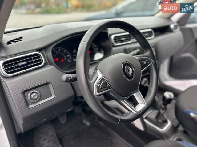 Білий Рено Дастер, об'ємом двигуна 1.6 л та пробігом 30 тис. км за 16300 $, фото 42 на Automoto.ua