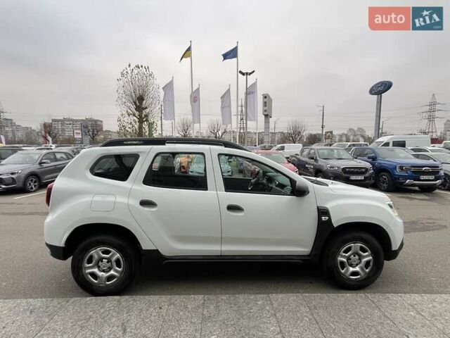 Белый Рено Дастер, объемом двигателя 1.5 л и пробегом 135 тыс. км за 15939 $, фото 4 на Automoto.ua