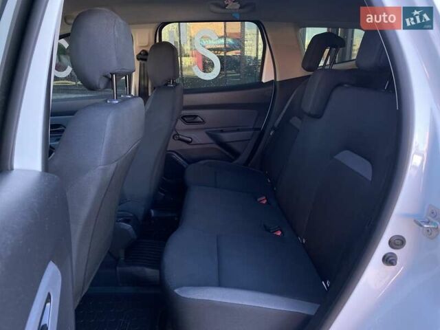 Білий Рено Дастер, об'ємом двигуна 1.5 л та пробігом 132 тис. км за 14450 $, фото 15 на Automoto.ua
