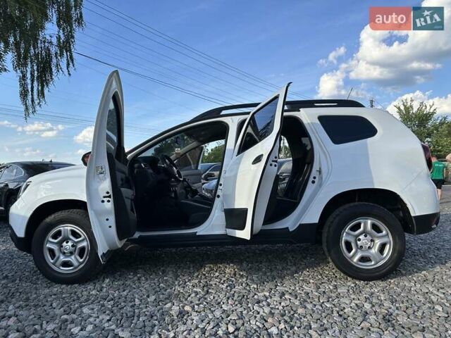 Белый Рено Дастер, объемом двигателя 1.6 л и пробегом 108 тыс. км за 12900 $, фото 4 на Automoto.ua