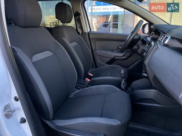 Білий Рено Дастер, об'ємом двигуна 1.5 л та пробігом 132 тис. км за 14450 $, фото 25 на Automoto.ua