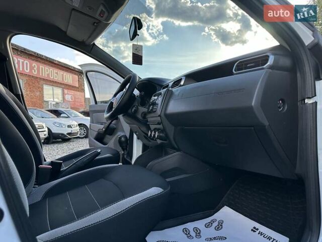 Белый Рено Дастер, объемом двигателя 1.6 л и пробегом 108 тыс. км за 12900 $, фото 13 на Automoto.ua