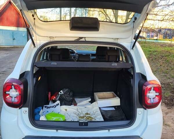 Белый Рено Дастер, объемом двигателя 1.6 л и пробегом 67 тыс. км за 16000 $, фото 8 на Automoto.ua