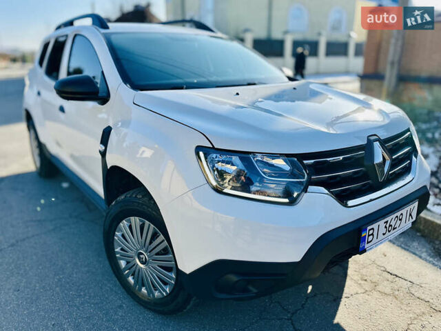 Белый Рено Дастер, объемом двигателя 1.6 л и пробегом 92 тыс. км за 12990 $, фото 2 на Automoto.ua