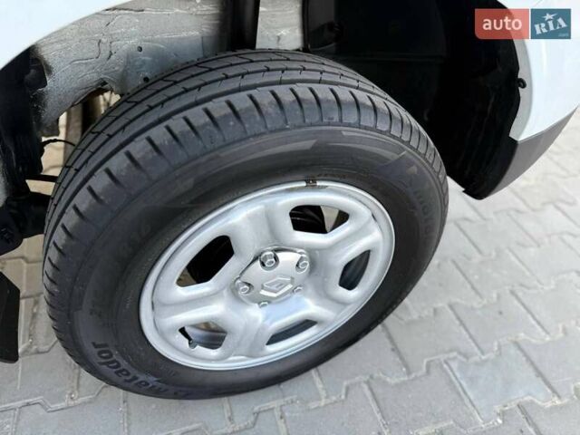 Белый Рено Дастер, объемом двигателя 1.5 л и пробегом 40 тыс. км за 15000 $, фото 22 на Automoto.ua