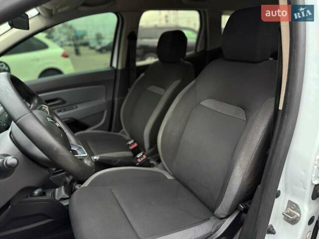 Білий Рено Дастер, об'ємом двигуна 1.6 л та пробігом 220 тис. км за 12500 $, фото 7 на Automoto.ua