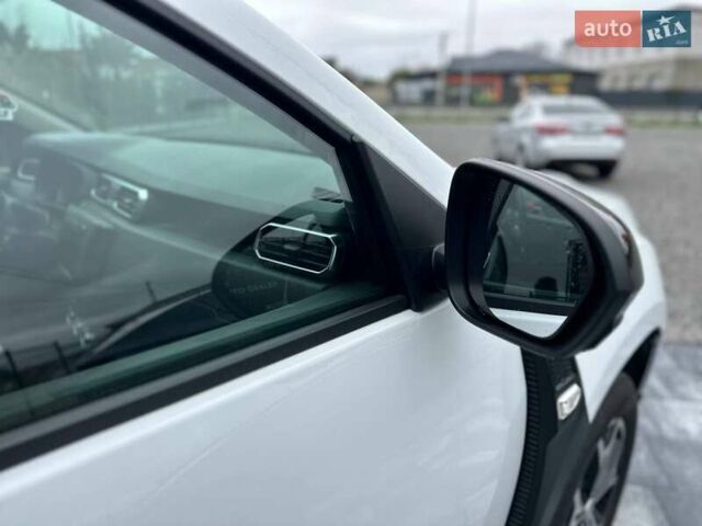 Білий Рено Дастер, об'ємом двигуна 1.6 л та пробігом 30 тис. км за 16300 $, фото 34 на Automoto.ua