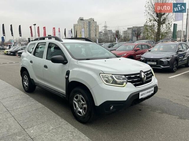 Белый Рено Дастер, объемом двигателя 1.5 л и пробегом 135 тыс. км за 15939 $, фото 3 на Automoto.ua