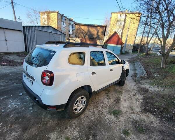 Белый Рено Дастер, объемом двигателя 1.6 л и пробегом 67 тыс. км за 16000 $, фото 2 на Automoto.ua