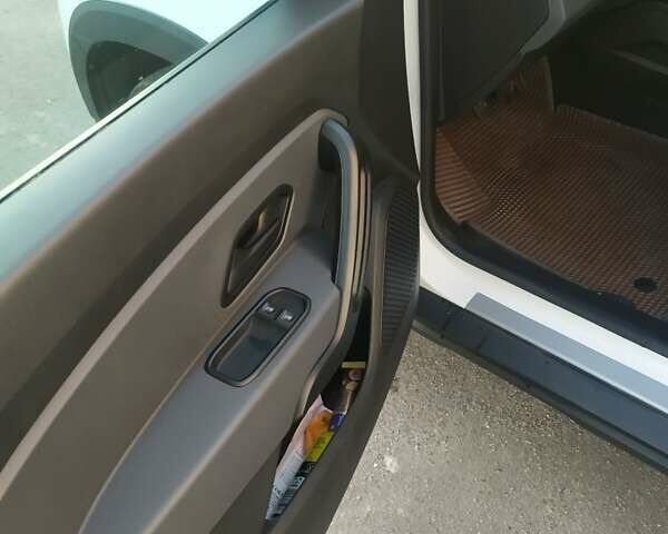 Белый Рено Дастер, объемом двигателя 1.6 л и пробегом 155 тыс. км за 13300 $, фото 4 на Automoto.ua
