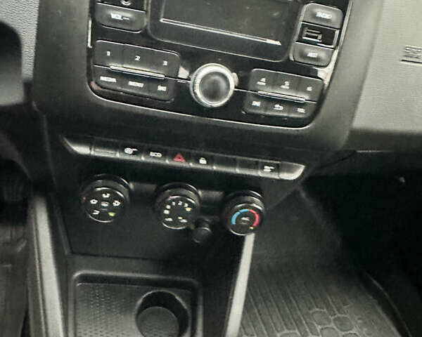 Белый Рено Дастер, объемом двигателя 1.5 л и пробегом 223 тыс. км за 14300 $, фото 8 на Automoto.ua