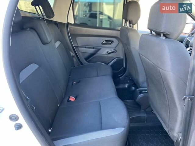 Білий Рено Дастер, об'ємом двигуна 1.5 л та пробігом 132 тис. км за 14450 $, фото 24 на Automoto.ua