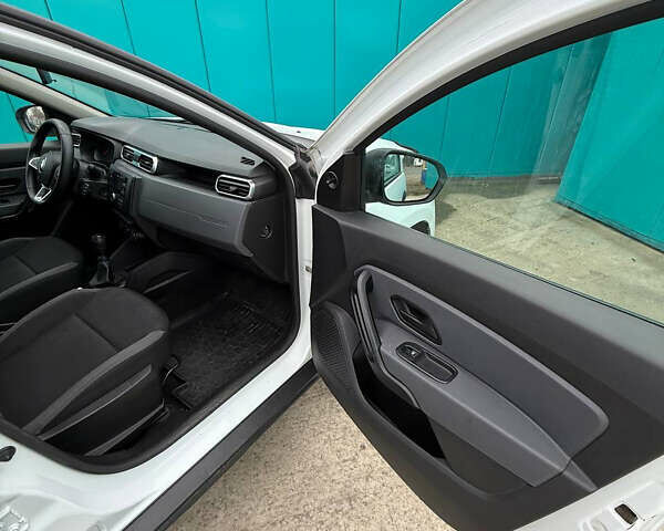 Белый Рено Дастер, объемом двигателя 1.46 л и пробегом 93 тыс. км за 16200 $, фото 10 на Automoto.ua