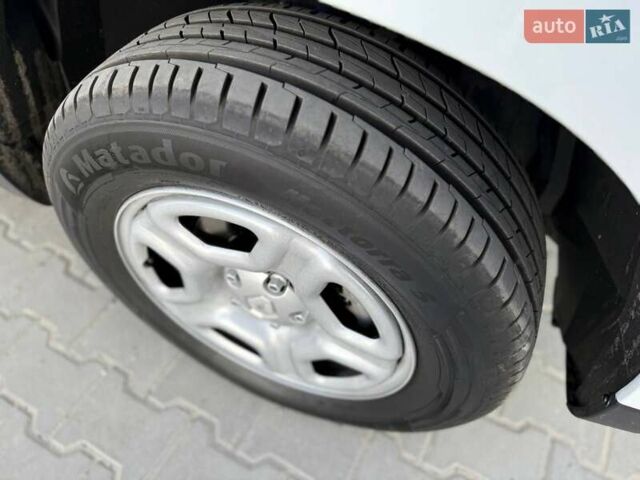 Белый Рено Дастер, объемом двигателя 1.5 л и пробегом 40 тыс. км за 15000 $, фото 21 на Automoto.ua