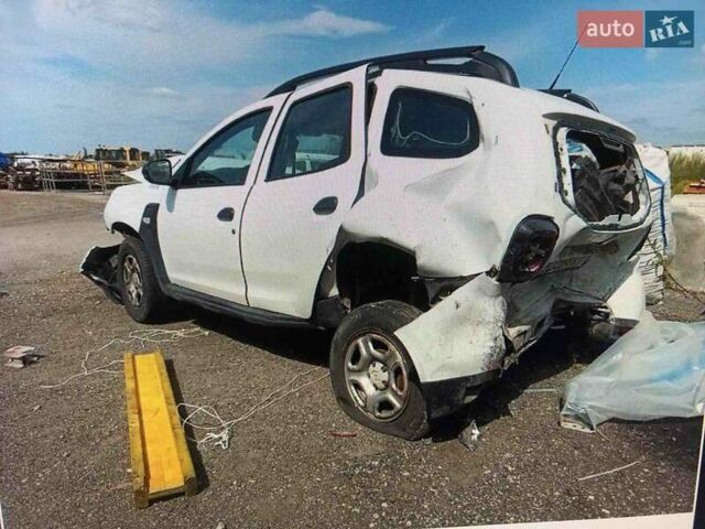 Белый Рено Дастер, объемом двигателя 1.5 л и пробегом 175 тыс. км за 3500 $, фото 2 на Automoto.ua