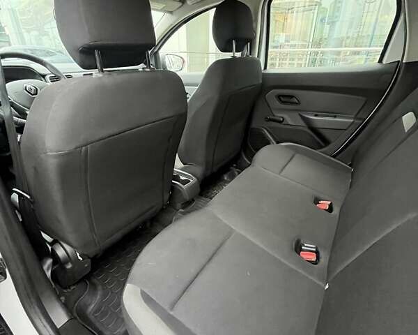 Белый Рено Дастер, объемом двигателя 1.5 л и пробегом 135 тыс. км за 15939 $, фото 9 на Automoto.ua