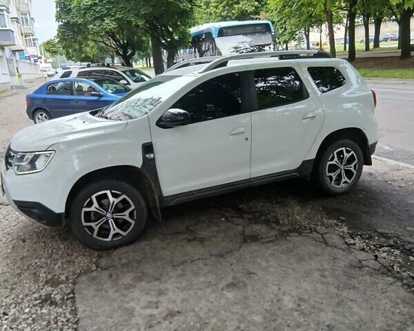 Белый Рено Дастер, объемом двигателя 1.46 л и пробегом 80 тыс. км за 17000 $, фото 3 на Automoto.ua