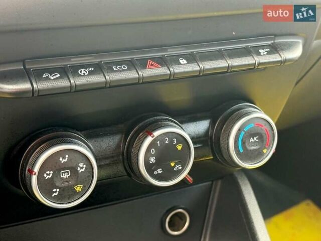 Білий Рено Дастер, об'ємом двигуна 1.46 л та пробігом 159 тис. км за 18800 $, фото 38 на Automoto.ua