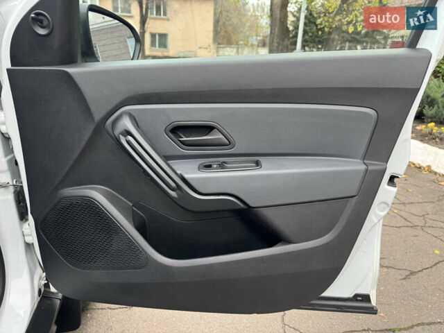 Белый Рено Дастер, объемом двигателя 1.46 л и пробегом 130 тыс. км за 14900 $, фото 17 на Automoto.ua