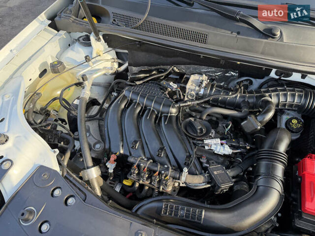 Білий Рено Дастер, об'ємом двигуна 1.6 л та пробігом 28 тис. км за 16800 $, фото 102 на Automoto.ua