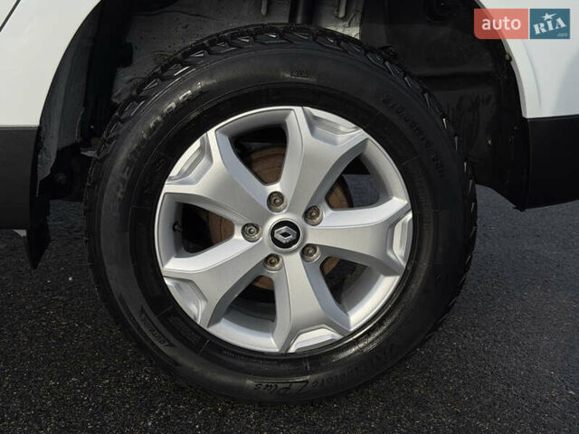 Білий Рено Дастер, об'ємом двигуна 1.6 л та пробігом 28 тис. км за 16800 $, фото 60 на Automoto.ua