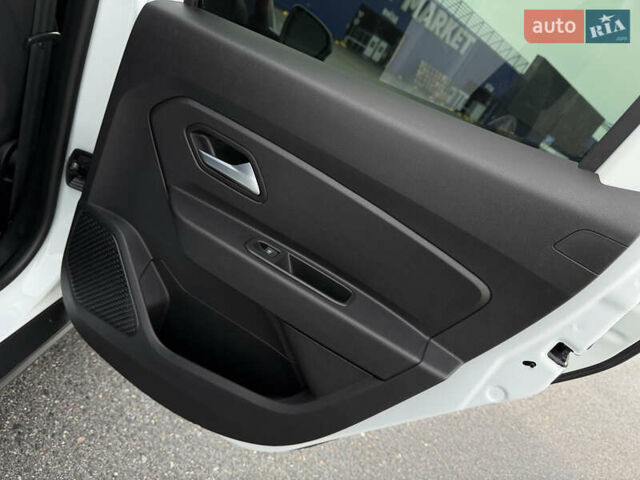 Білий Рено Дастер, об'ємом двигуна 1.6 л та пробігом 28 тис. км за 16800 $, фото 88 на Automoto.ua