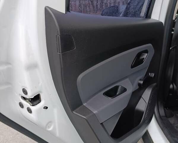 Белый Рено Дастер, объемом двигателя 1.6 л и пробегом 58 тыс. км за 16200 $, фото 18 на Automoto.ua