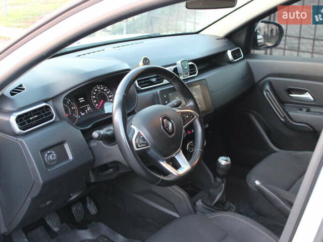 Білий Рено Дастер, об'ємом двигуна 1.5 л та пробігом 120 тис. км за 16900 $, фото 9 на Automoto.ua