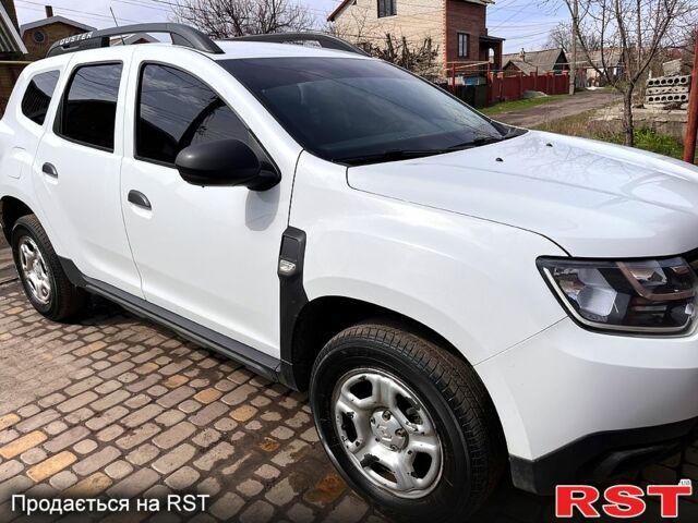 Белый Рено Дастер, объемом двигателя 1.6 л и пробегом 110 тыс. км за 13300 $, фото 2 на Automoto.ua