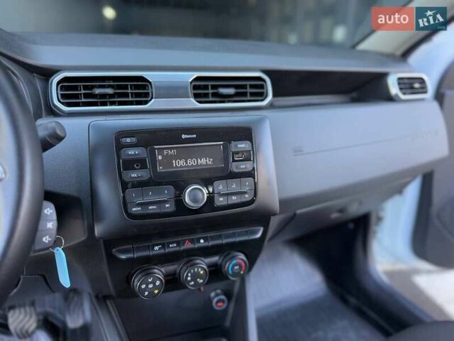 Белый Рено Дастер, объемом двигателя 1.5 л и пробегом 80 тыс. км за 14400 $, фото 8 на Automoto.ua