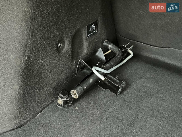 Білий Рено Дастер, об'ємом двигуна 1.46 л та пробігом 92 тис. км за 16900 $, фото 62 на Automoto.ua