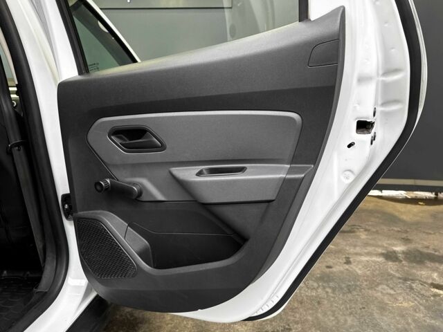 Белый Рено Дастер, объемом двигателя 1.5 л и пробегом 181 тыс. км за 14000 $, фото 23 на Automoto.ua