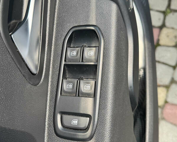 Білий Рено Дастер, об'ємом двигуна 1.6 л та пробігом 66 тис. км за 17000 $, фото 8 на Automoto.ua