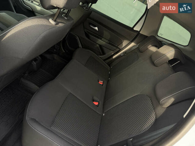 Білий Рено Дастер, об'ємом двигуна 1.6 л та пробігом 28 тис. км за 16800 $, фото 86 на Automoto.ua