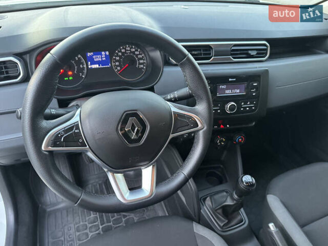 Білий Рено Дастер, об'ємом двигуна 1.6 л та пробігом 108 тис. км за 14300 $, фото 13 на Automoto.ua