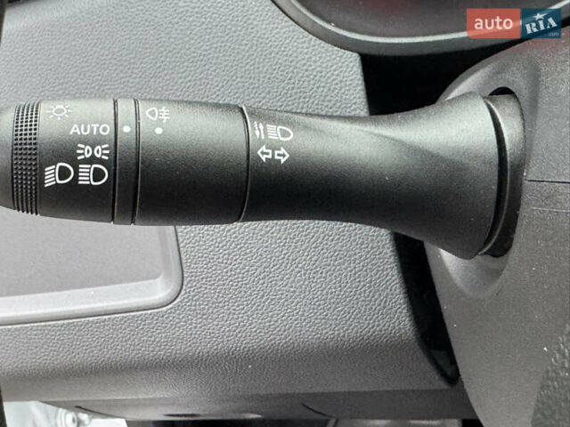 Білий Рено Дастер, об'ємом двигуна 1.6 л та пробігом 39 тис. км за 17300 $, фото 26 на Automoto.ua